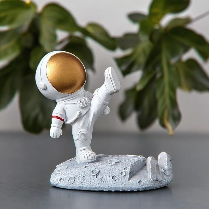 Mobile Holder Astronaut Phone Stand Planet Creative 3D Design