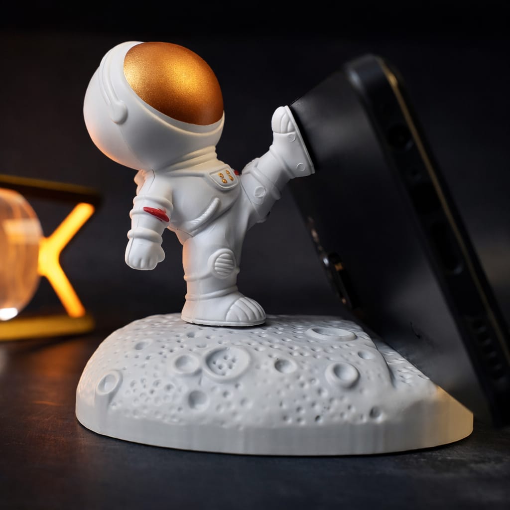 Mobile Holder Astronaut Phone Stand Planet Creative 3D Design